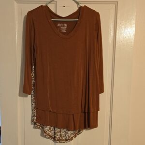 Latched Mama Brown Asymmetrical Tiered 3/4 Sleeve Top